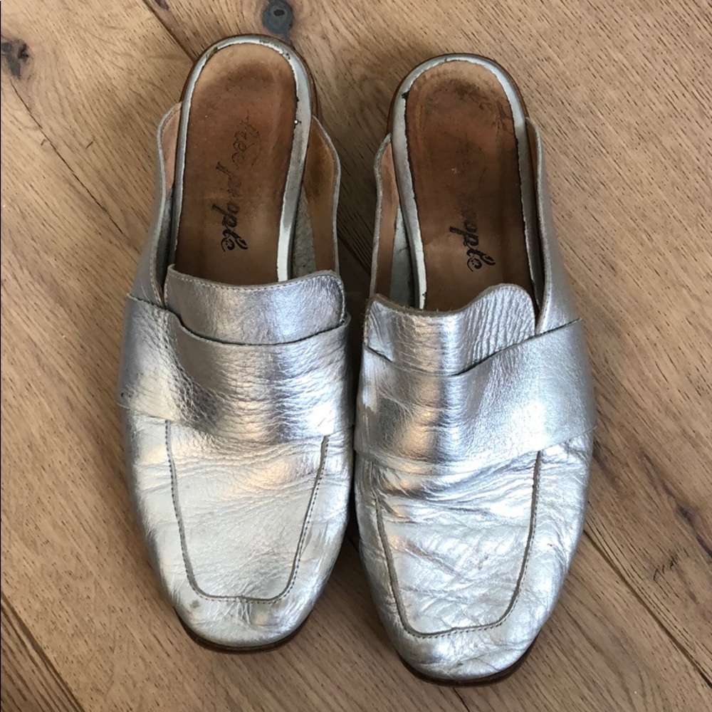 Free people silver slides size 6 metallic